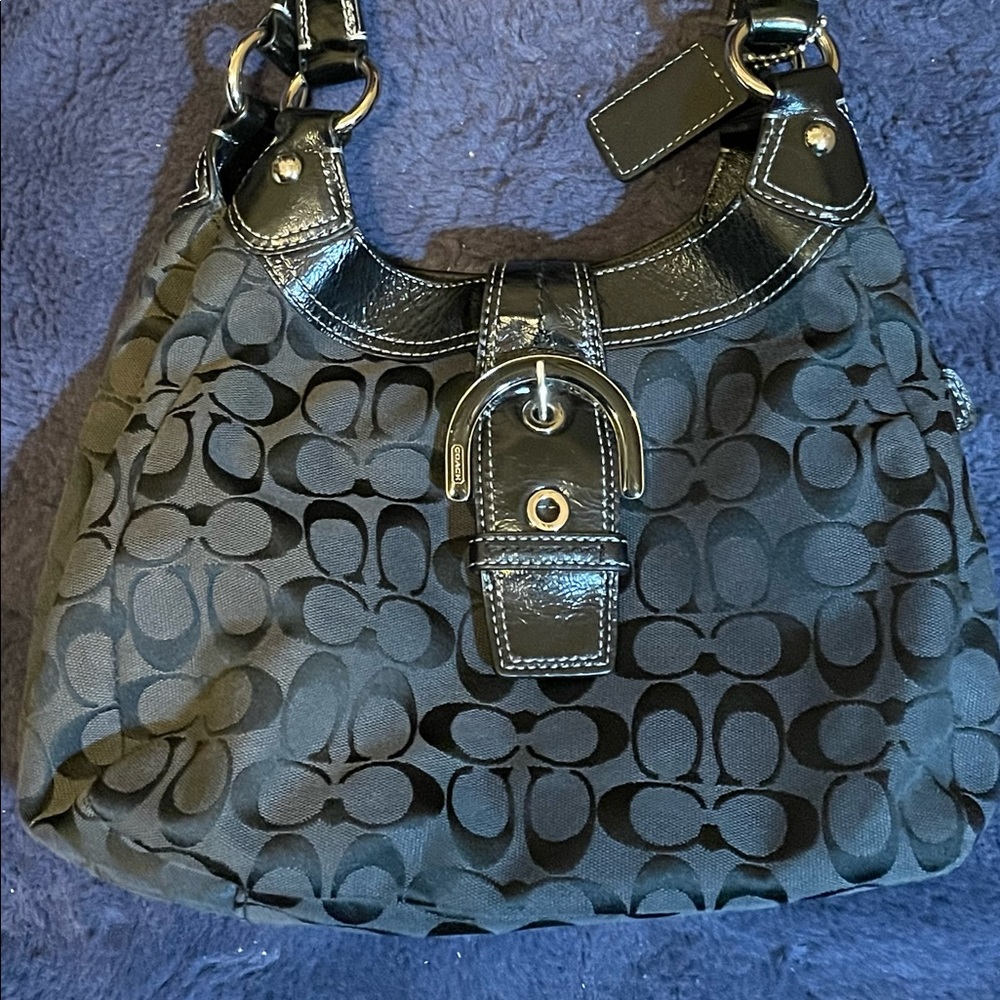 Vintage 3 Compartment Coach Bag in Great condition. Used but looks new.
